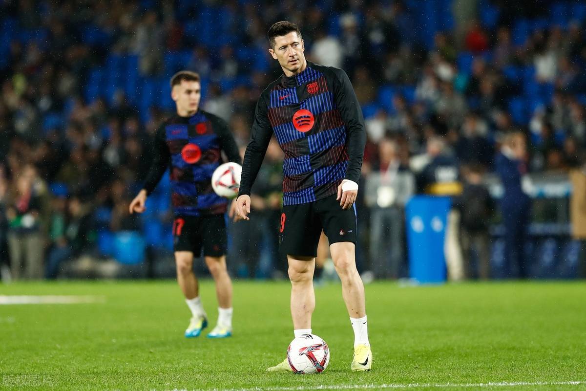 半岛体育官网-莱万多夫斯基官方宣布最后时刻胜出新规，巴塞罗那引发争议！